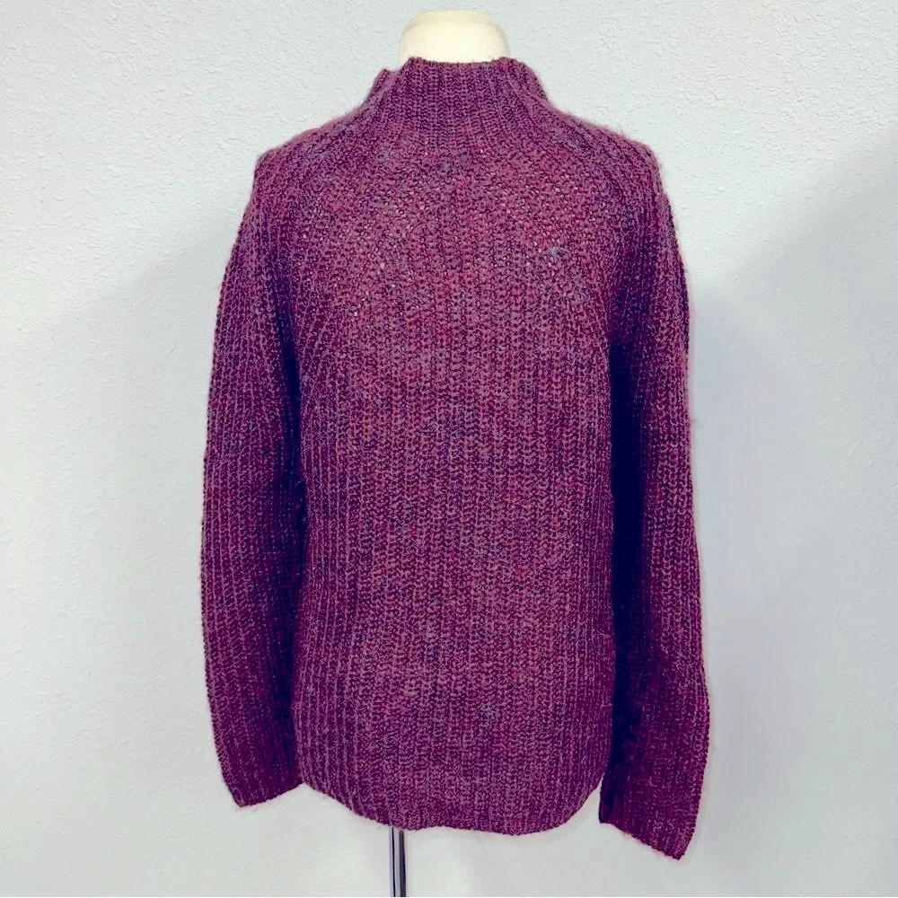 Women’s burgundy sweater sz M - Picture 2 of 4